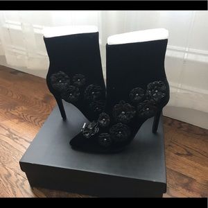 Isaac Mizrahi Black velvet Booties